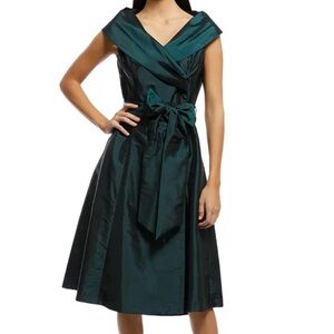 Elegant Green Sleeveless Dress